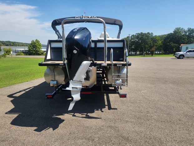 2023 Viaggio Diamante 26U Platinum boat on parking lot.