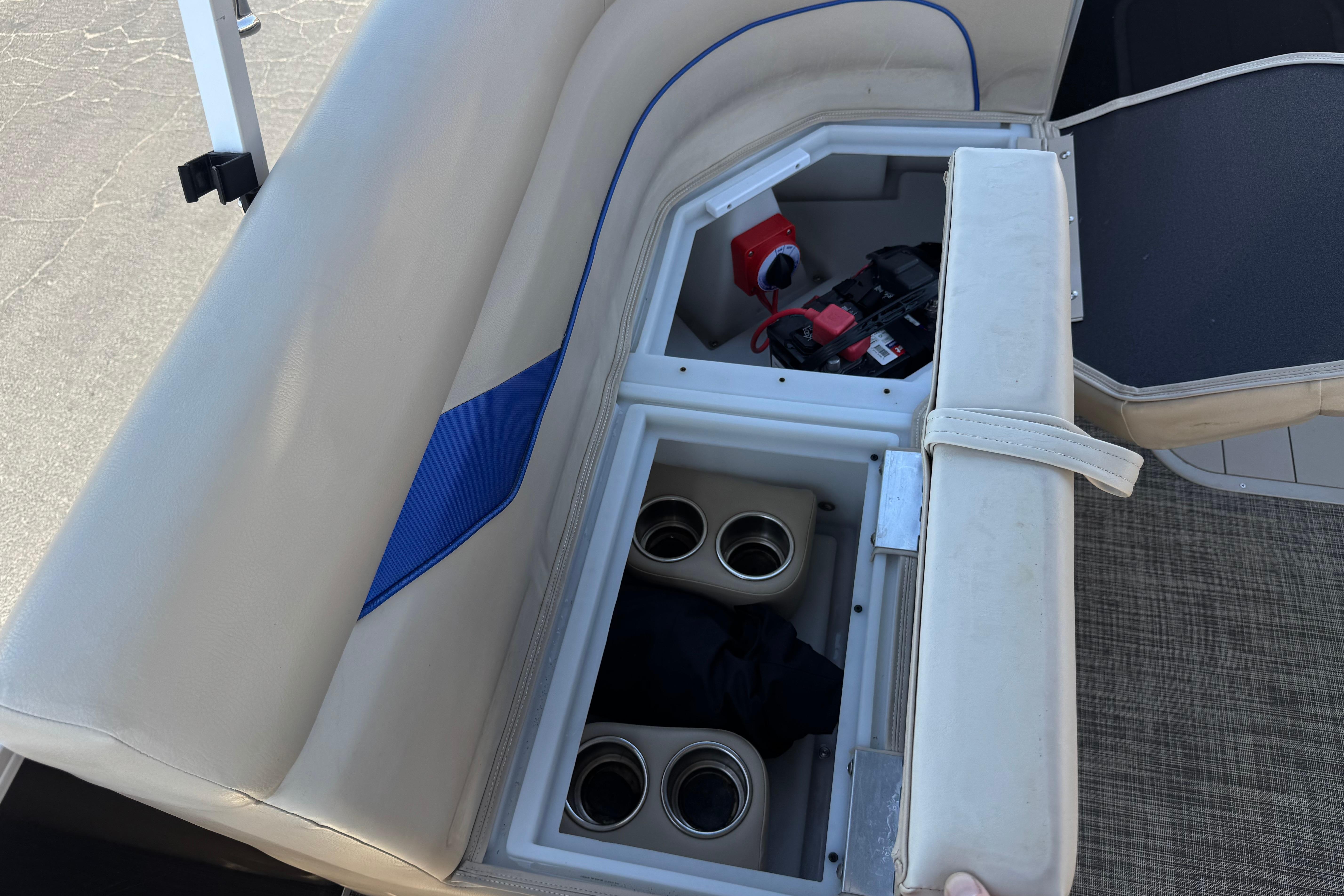 SunCatcher Select 20RCX 2021 boat seat storage with cup holders and battery compartment.