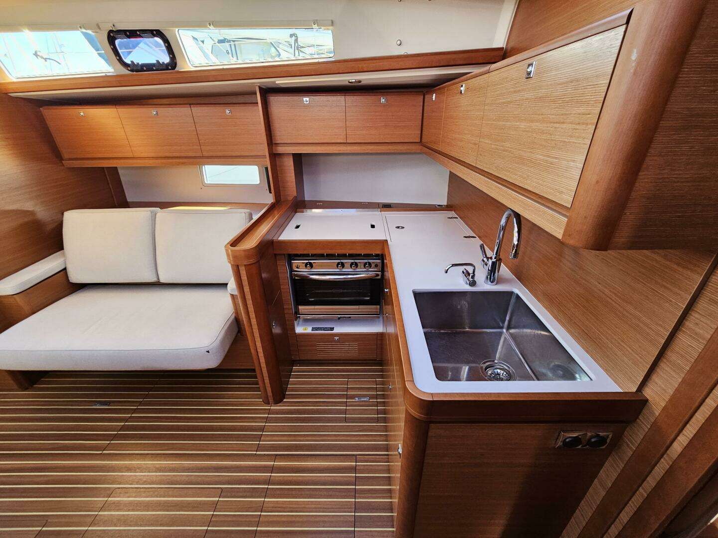 2018 Dufour — - Image 13