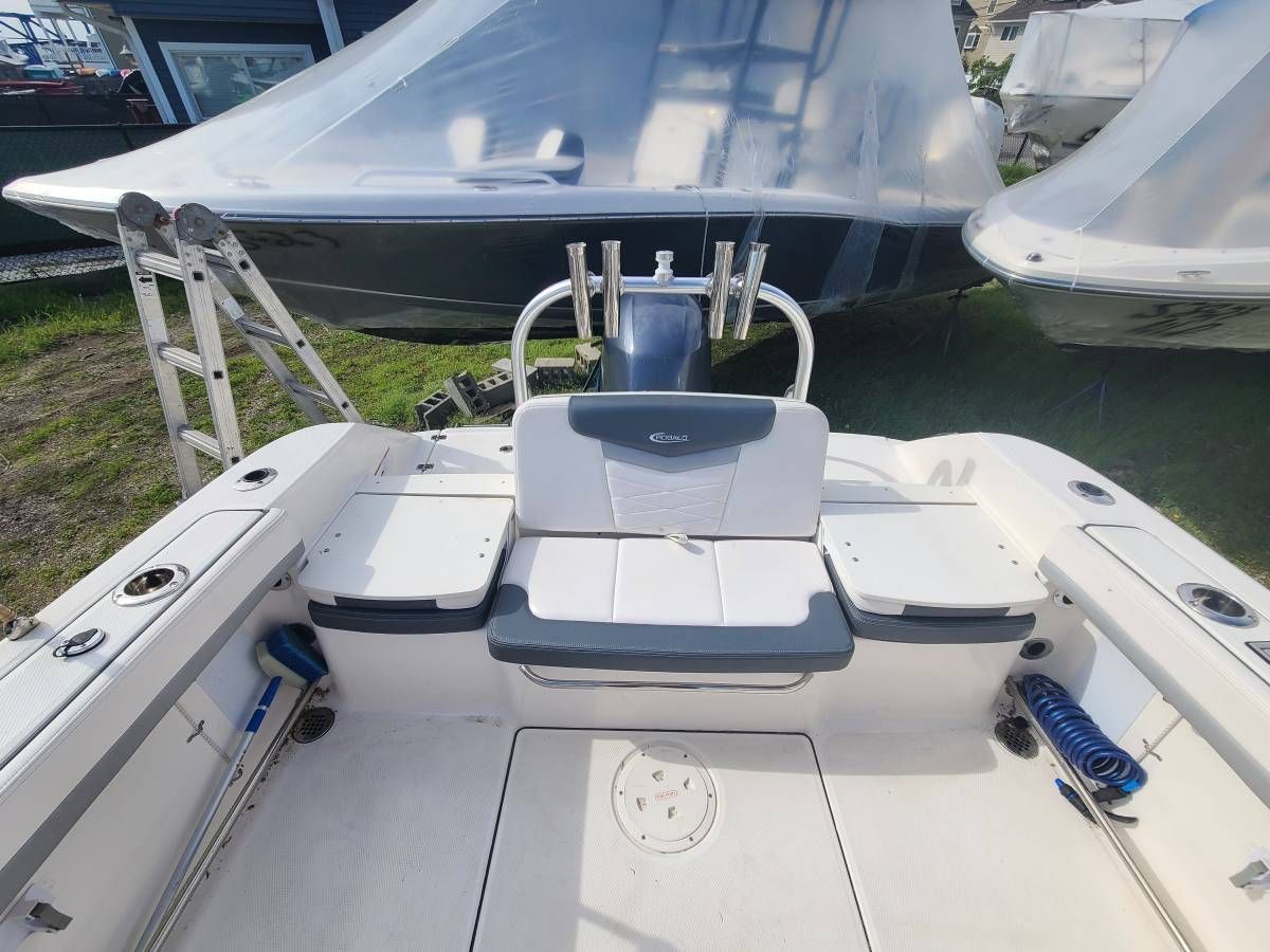 2021 Robalo R207 Dual Console - 5
