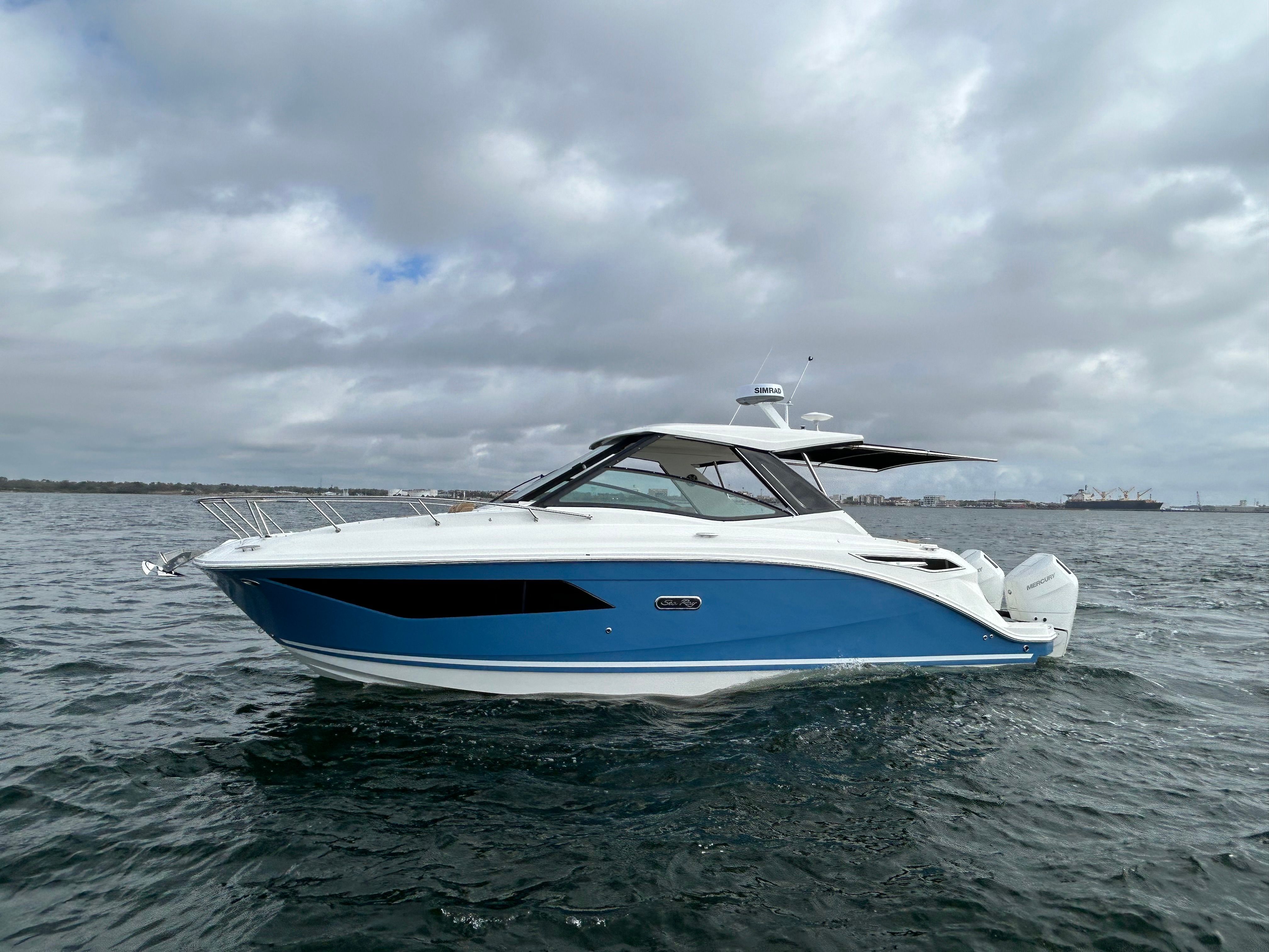 2026 Sea Ray Sundancer 320 Outboard