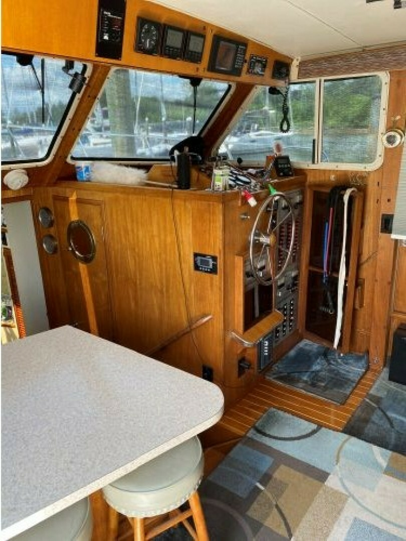 1983 Tollycraft Aft Cabin - Image 38