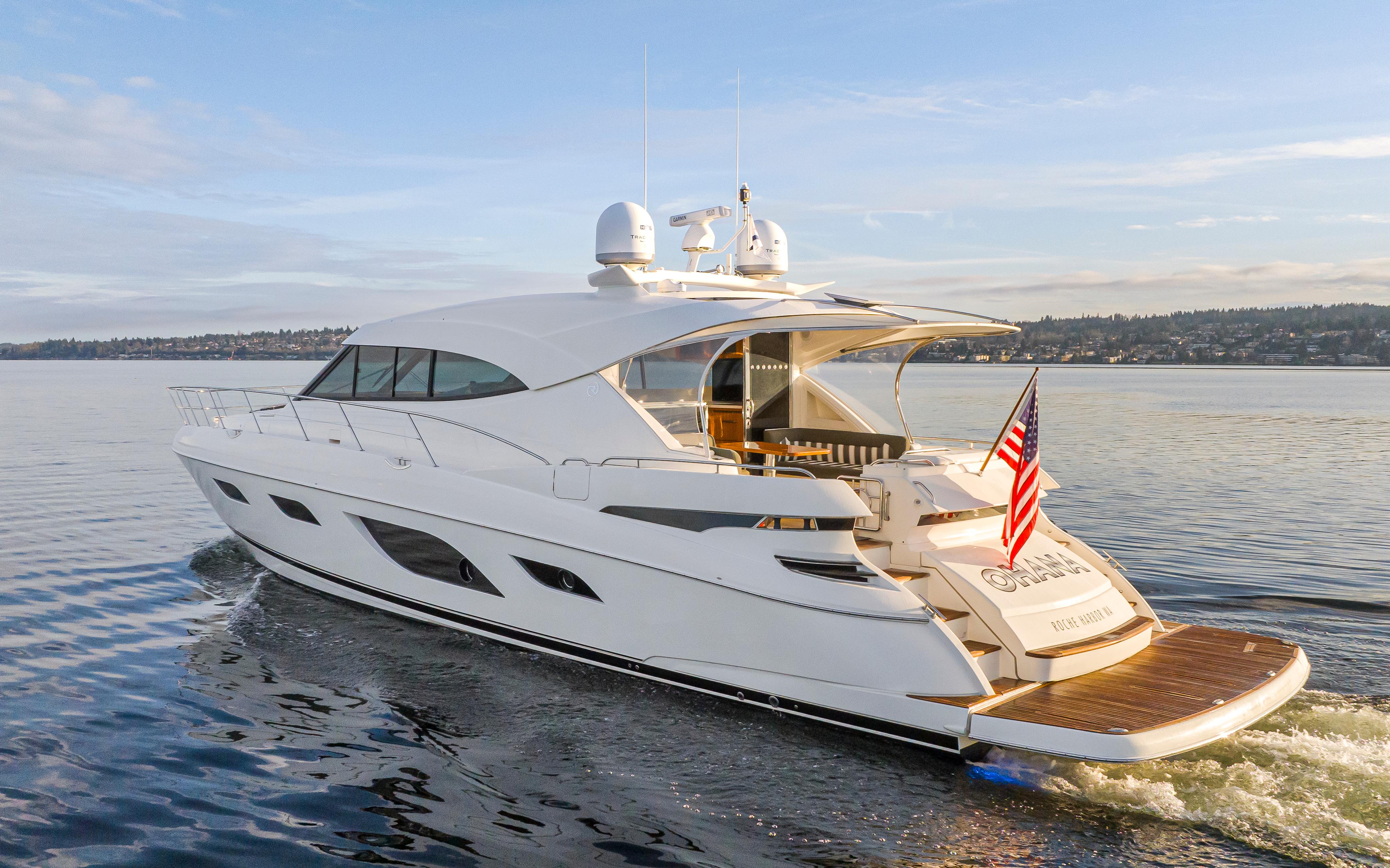 2017 Riviera 6000 Sport Yacht