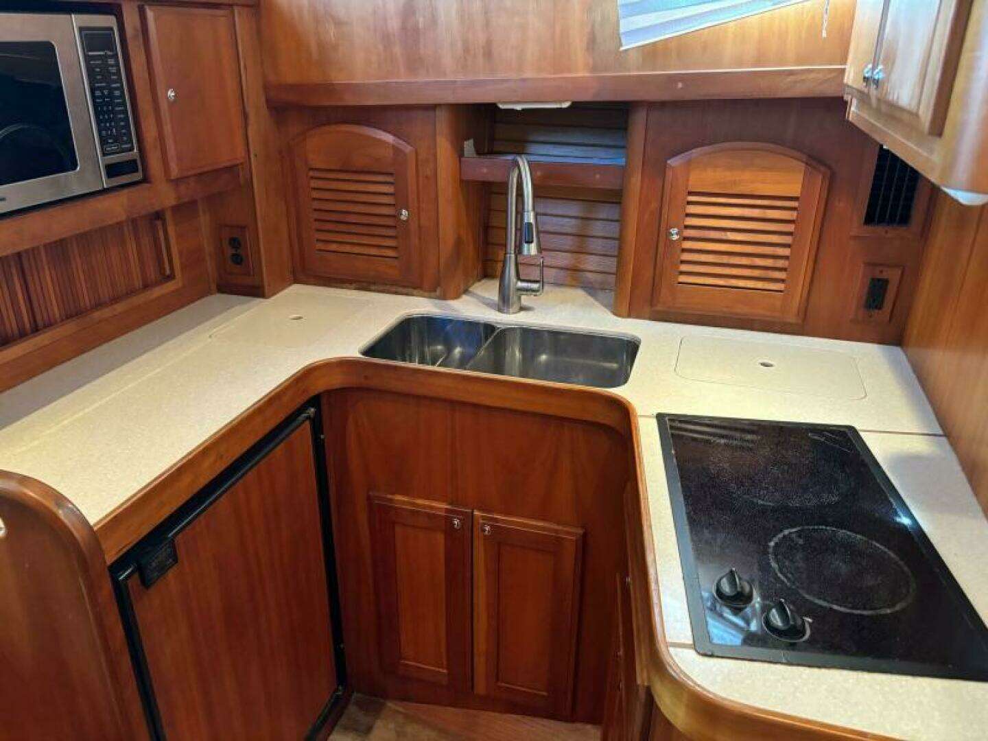 2004 Sabreline 36 Sedan - Image 46