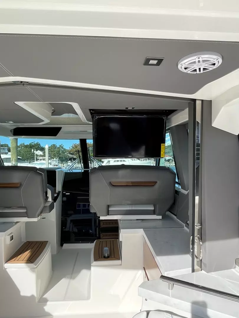 2021 Tiara Yachts 43 LE - Image 14