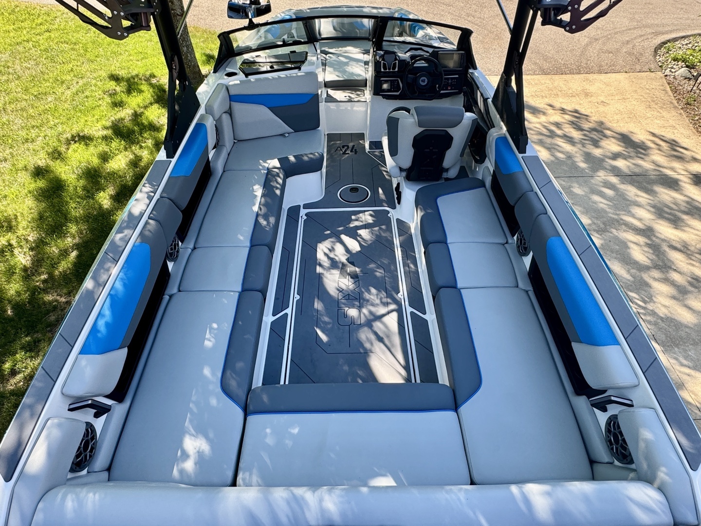 2022 Axis A24 - Image 2