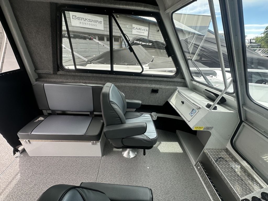 2027 Boulton 24 Voyager Pro - 14