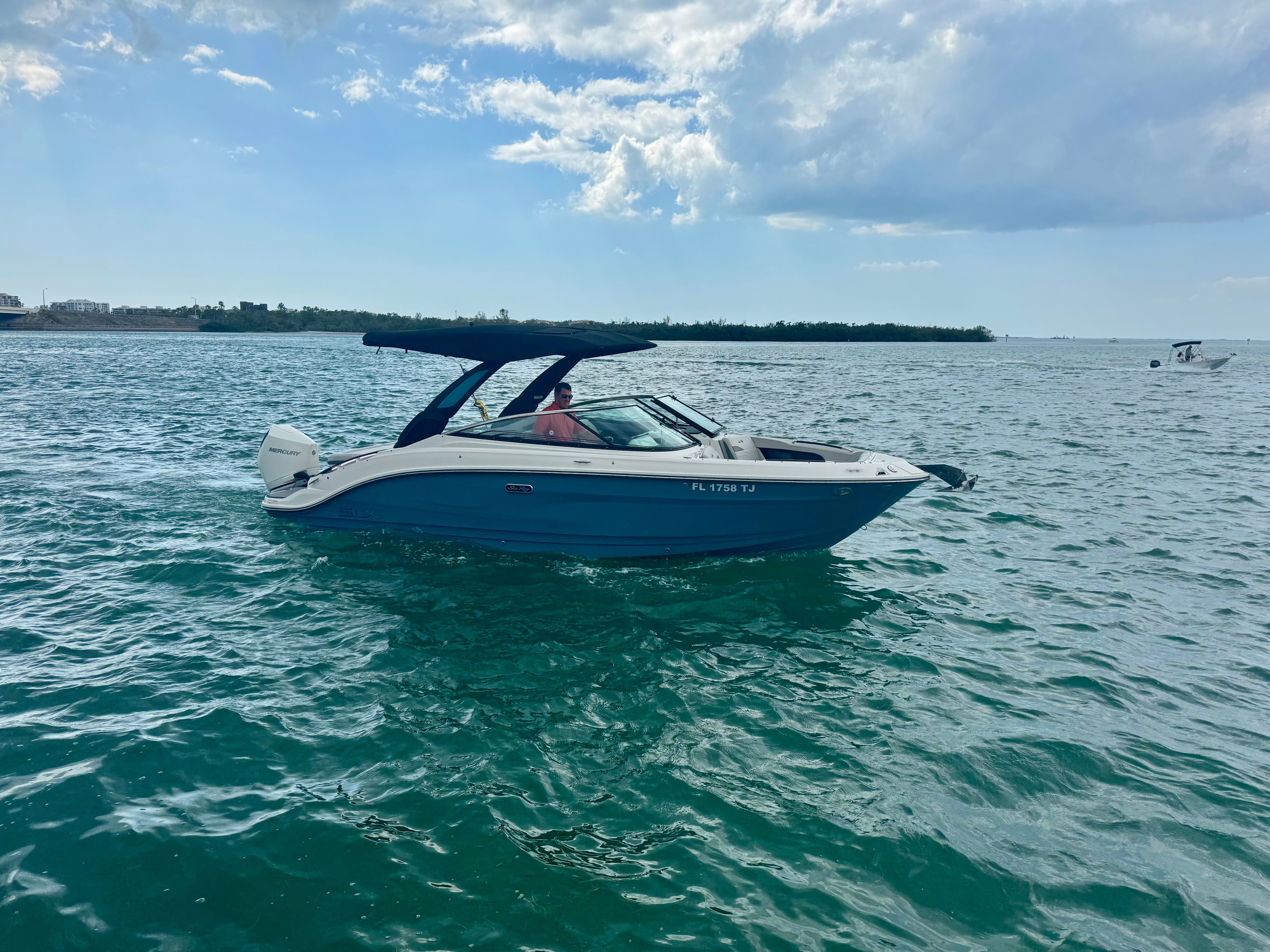 2023 Sea Ray SLX 260 Outboard