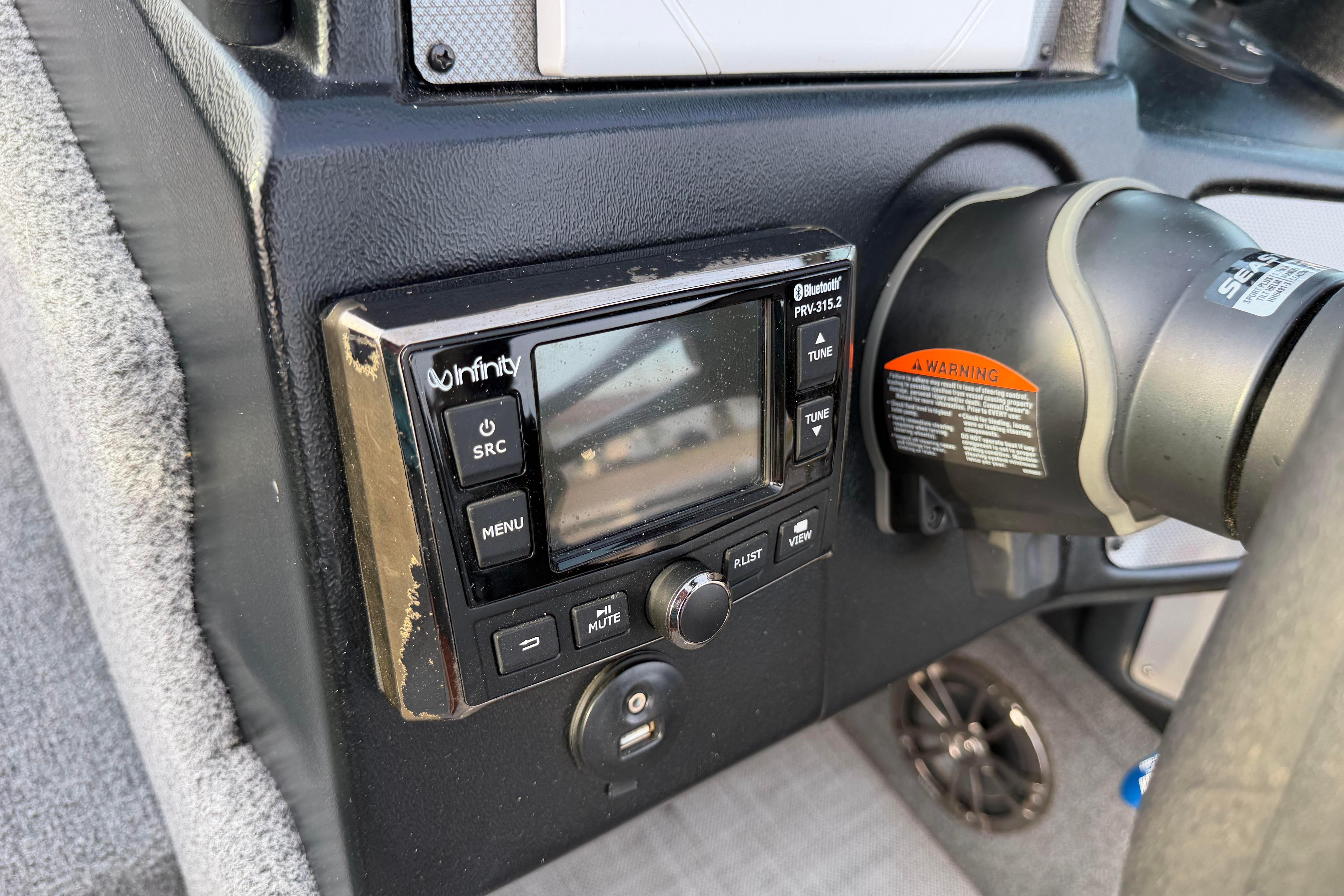 2019 Alumacraft Trophy 205 dashboard with Infinity Bluetooth stereo system.