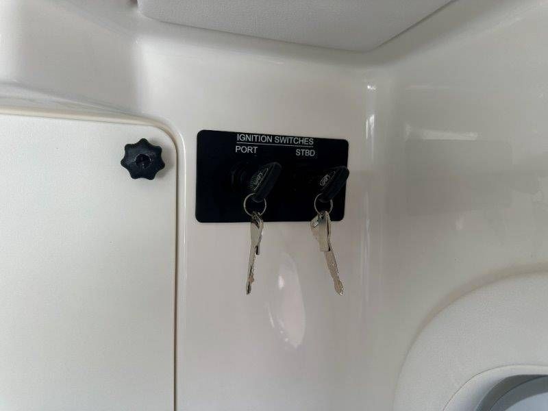 2026 Robalo R300 Center Console - 44