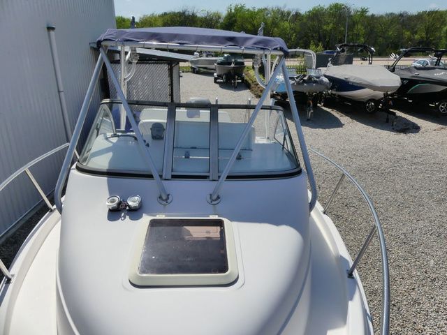 2001 Cobia 230 Walkaround - 13