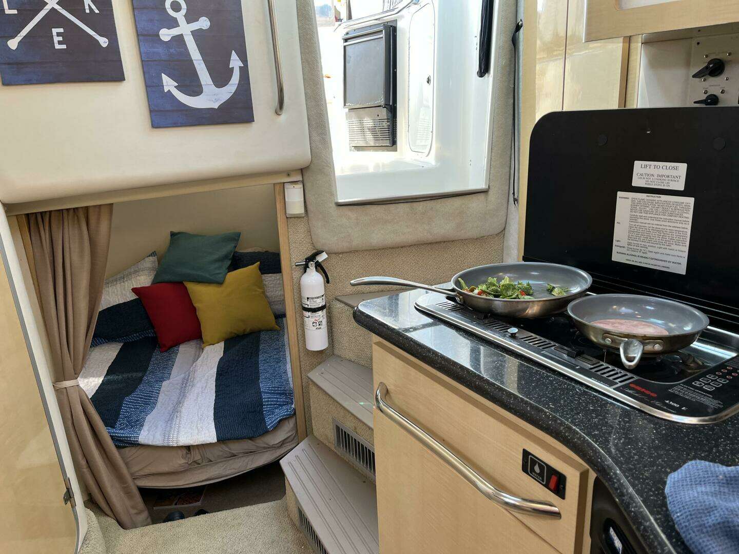 2001 Maxum 3300 SCR - Image 11