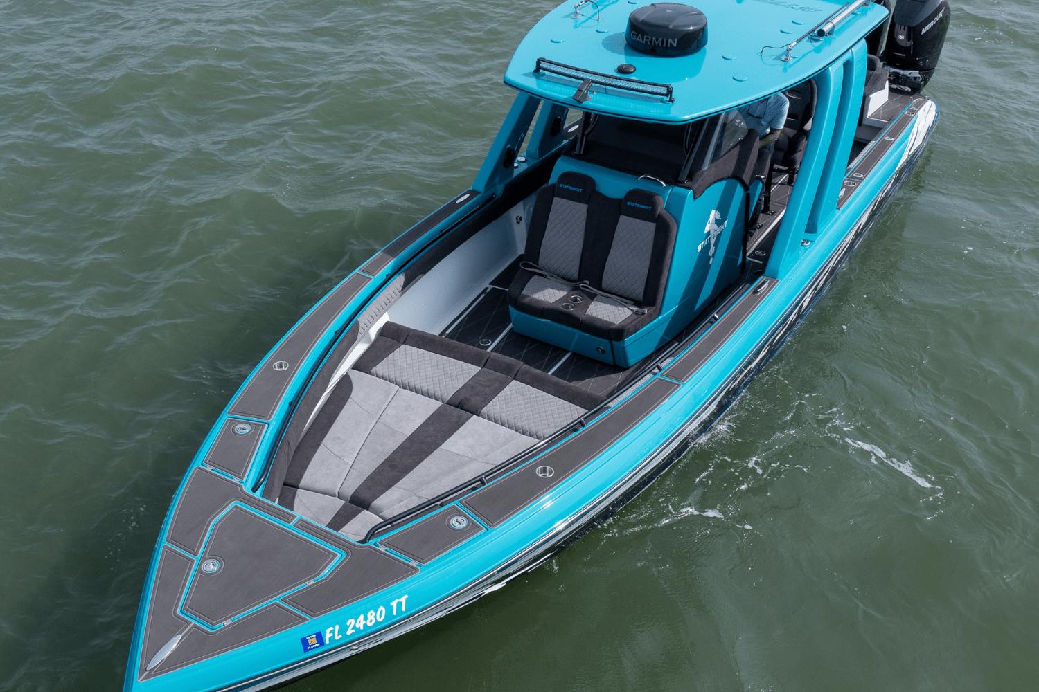 2024 Statement 38 Open boat in vibrant blue on water, showcasing sleek design and seating.