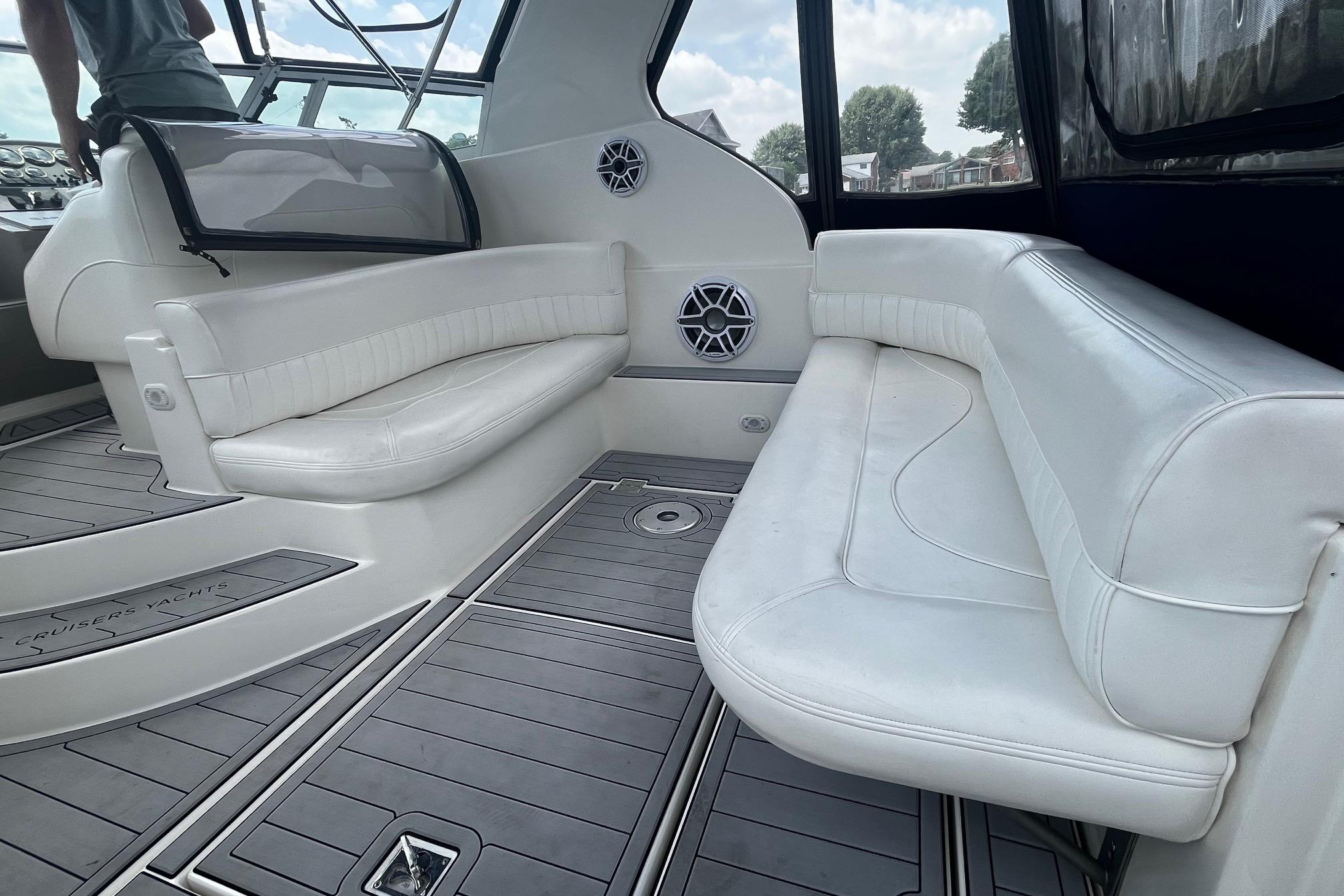 2004 Cruisers Yachts 280 CXi Express interior with white seating and modern design.