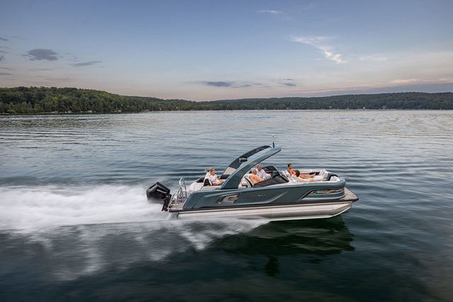 2026 Avalon Excalibur Quad Lounge Windshield 27 FT - 3