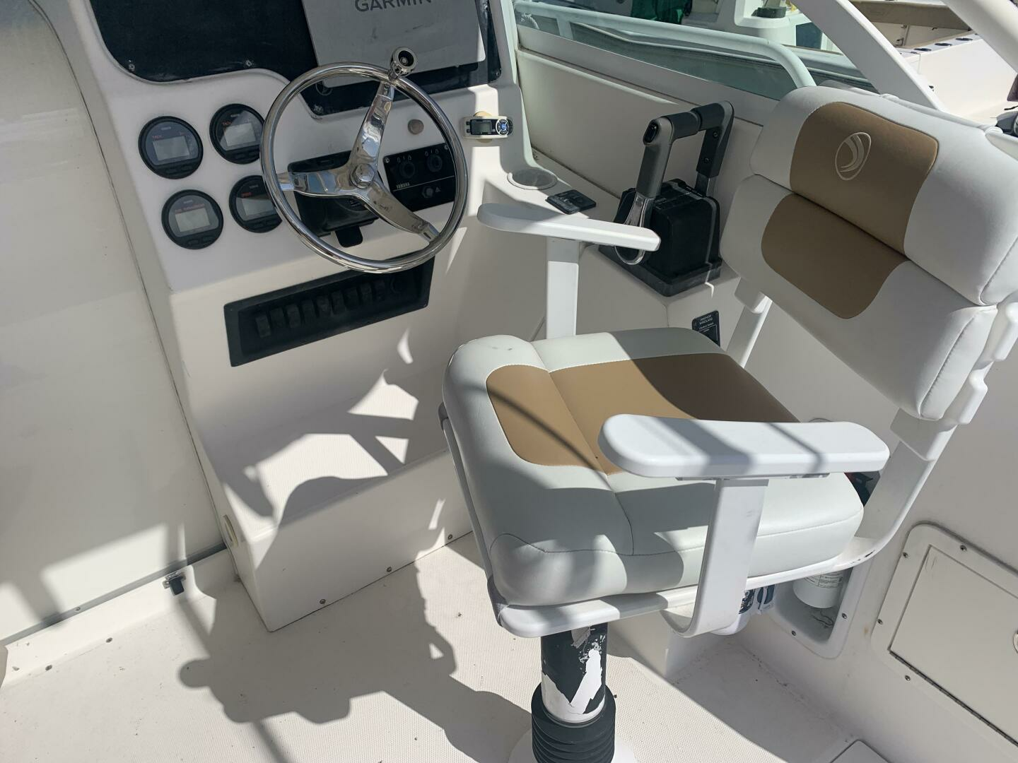 2003 Edgewater 265 Express - Image 5