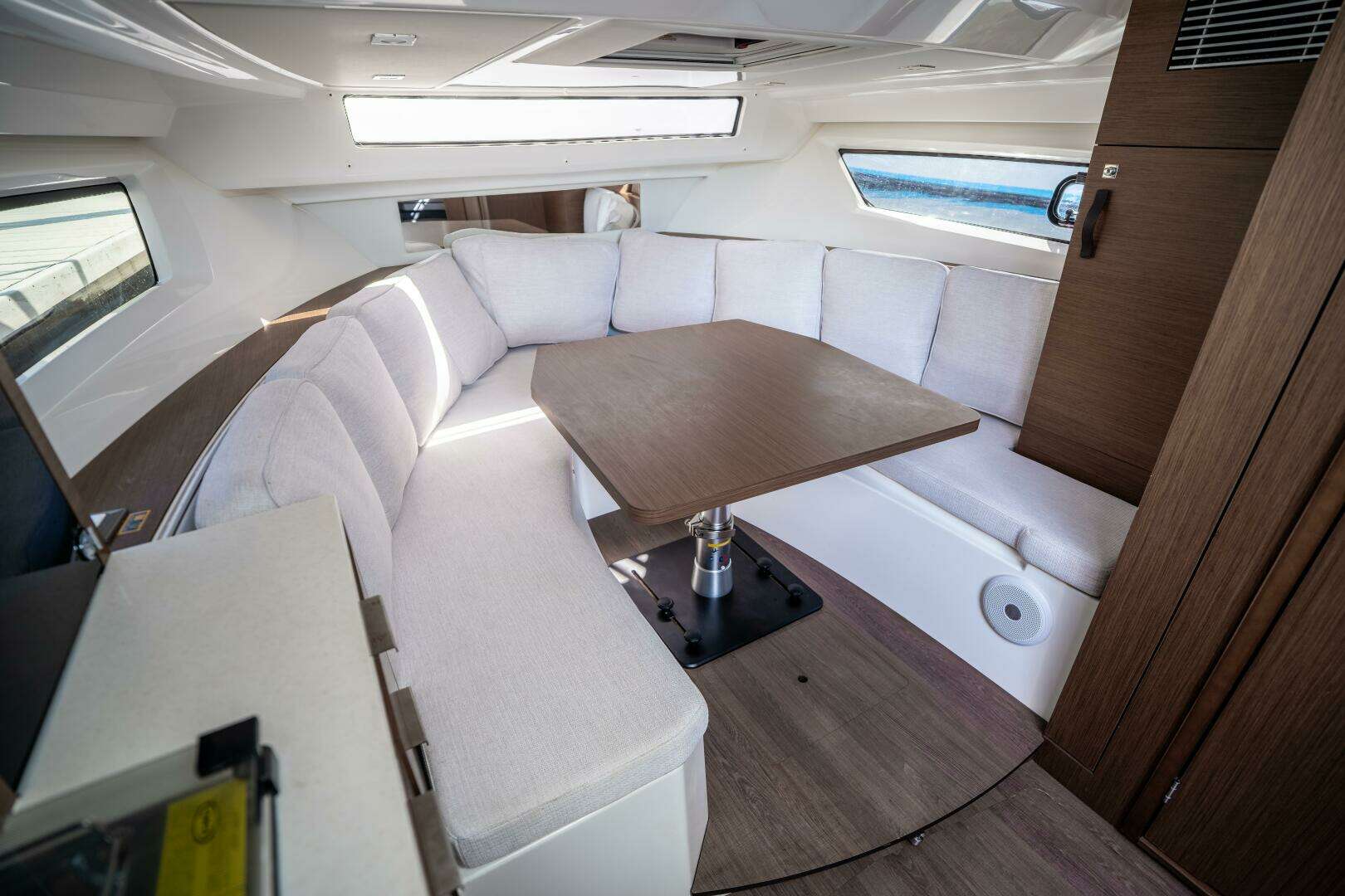 2024 Jeanneau Leader 10.5 WA S2 - Image 38