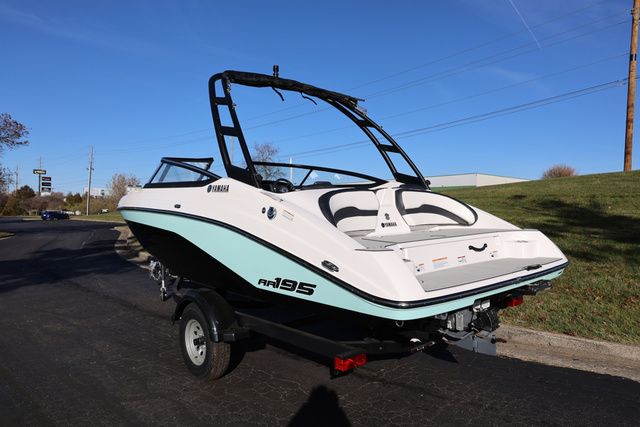 2026 Yamaha Boats AR 195 BOTH COLORS AVAILABLE - 7