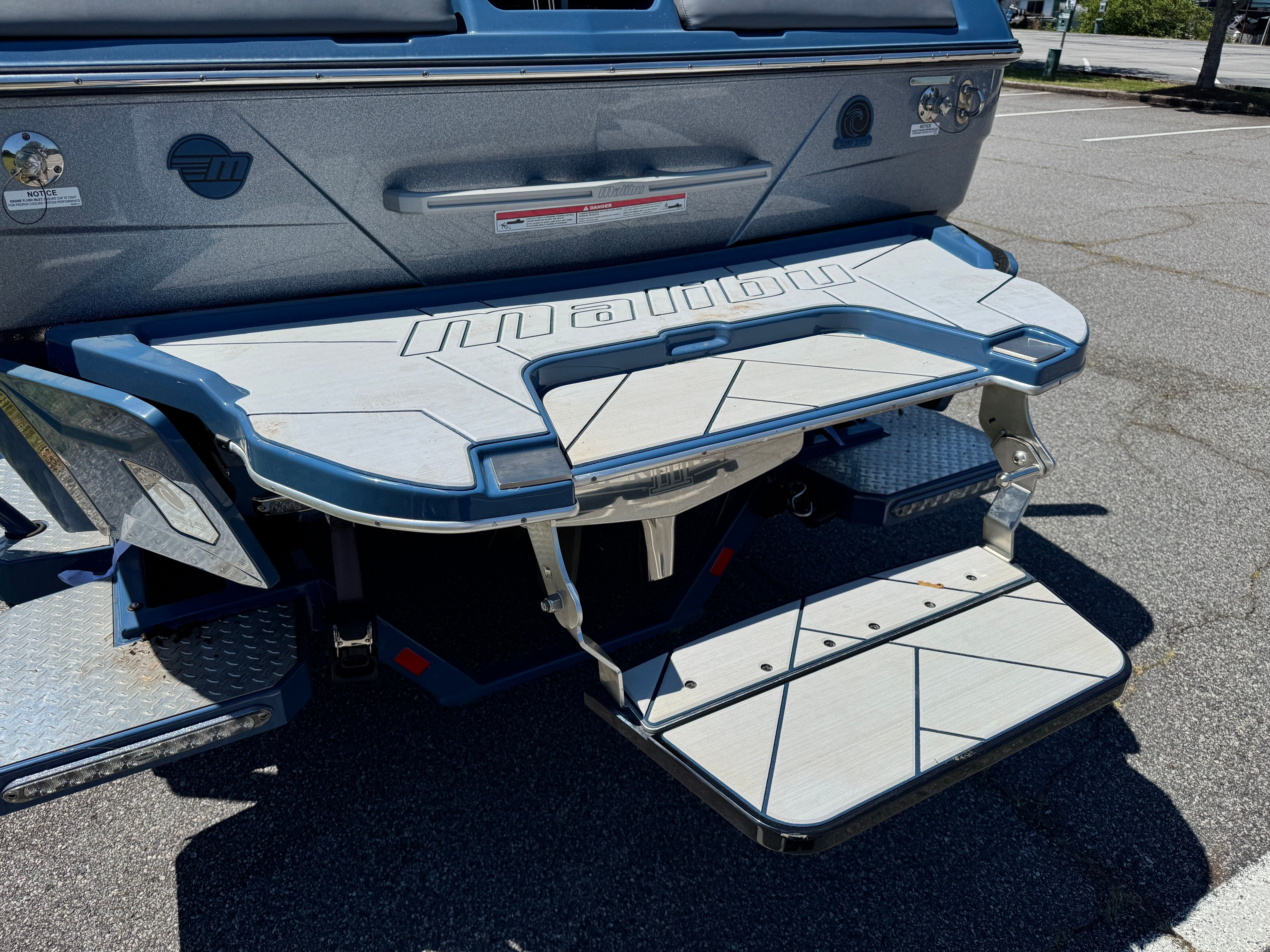 2025 MALIBU 22 LSV - Image 6