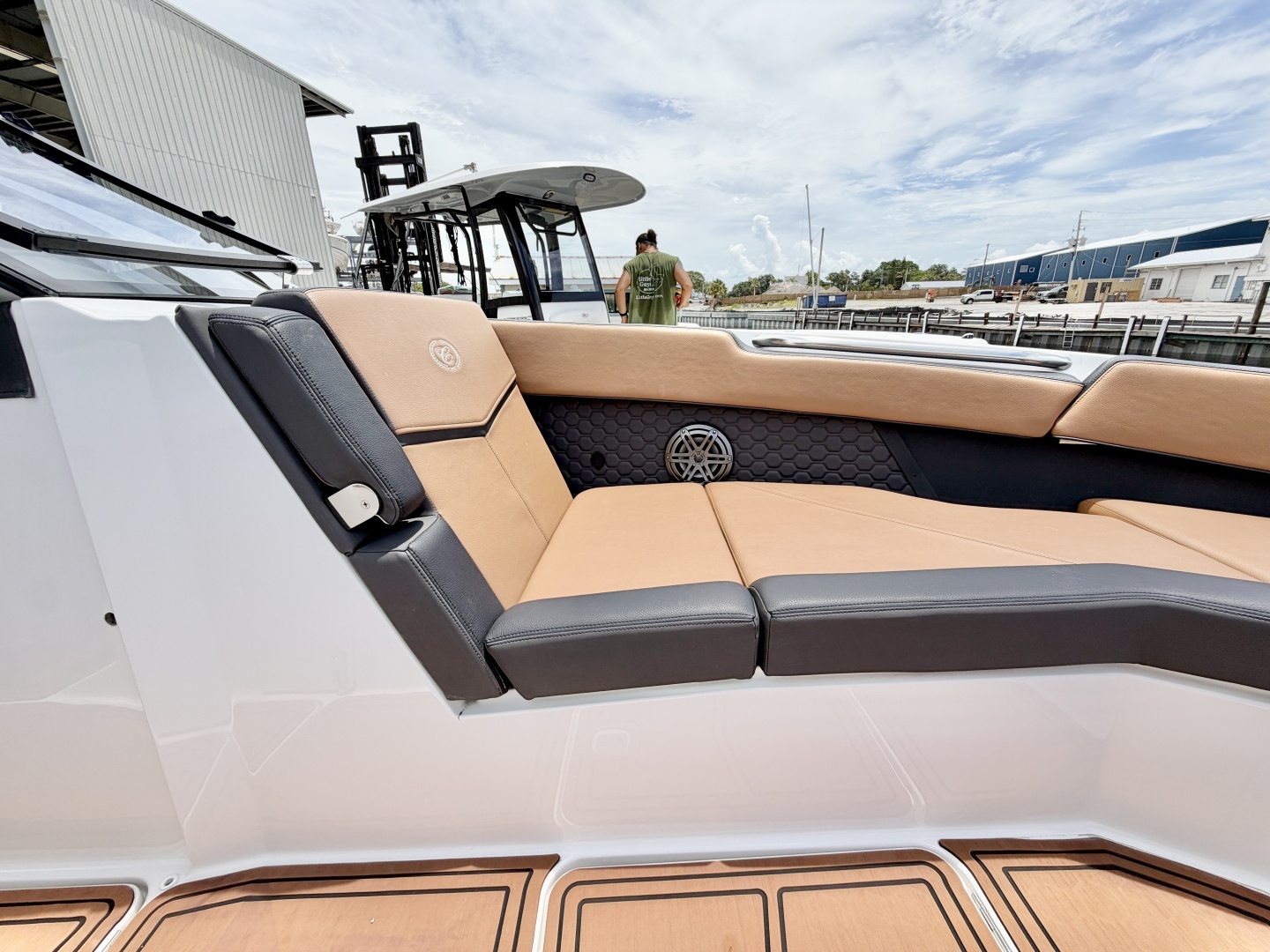 2024 Cobalt R8 Surf - Image 22