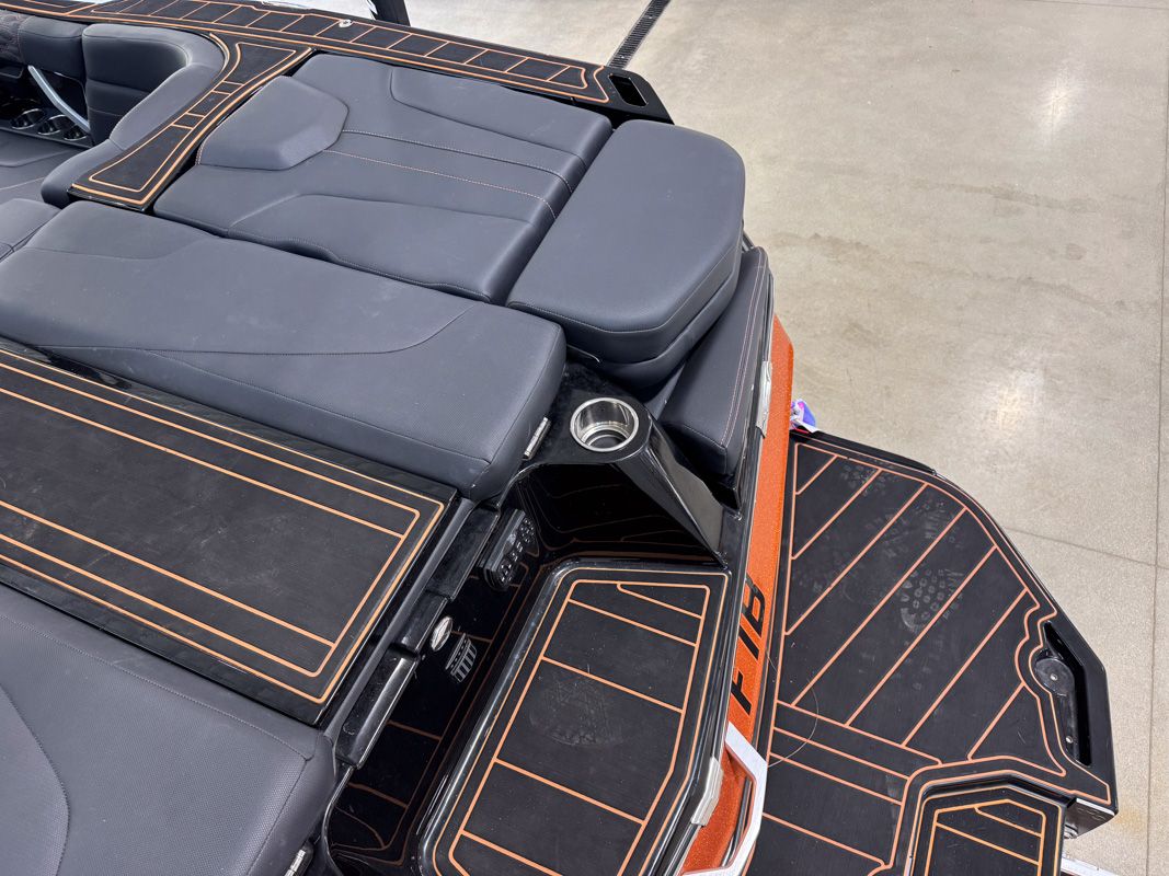2023 MasterCraft XT24 - 8