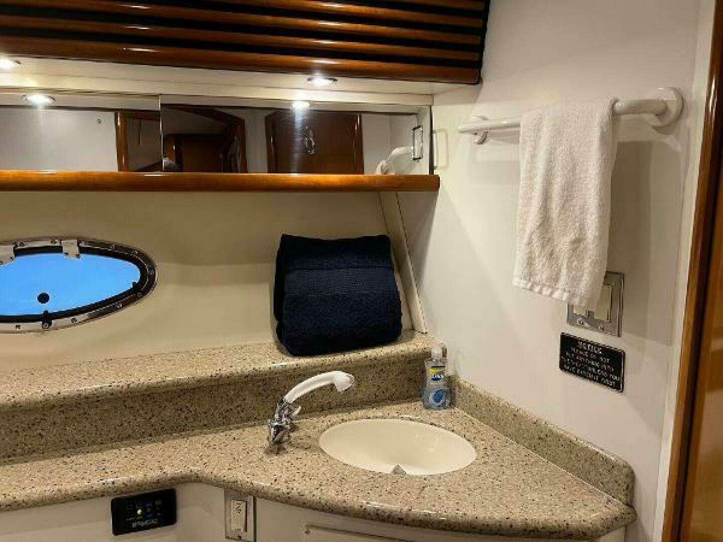 2001 Carver 450 Voyager Pilothouse - Image 52