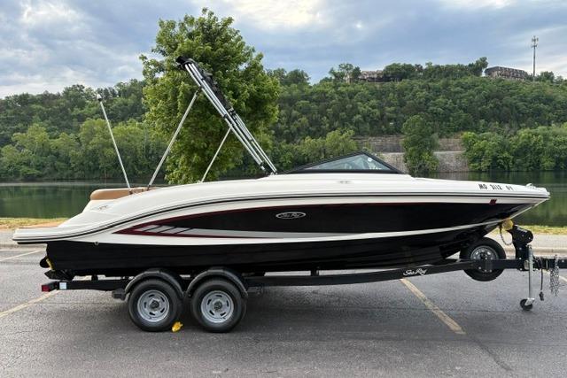 2017 Sea Ray SPX 210