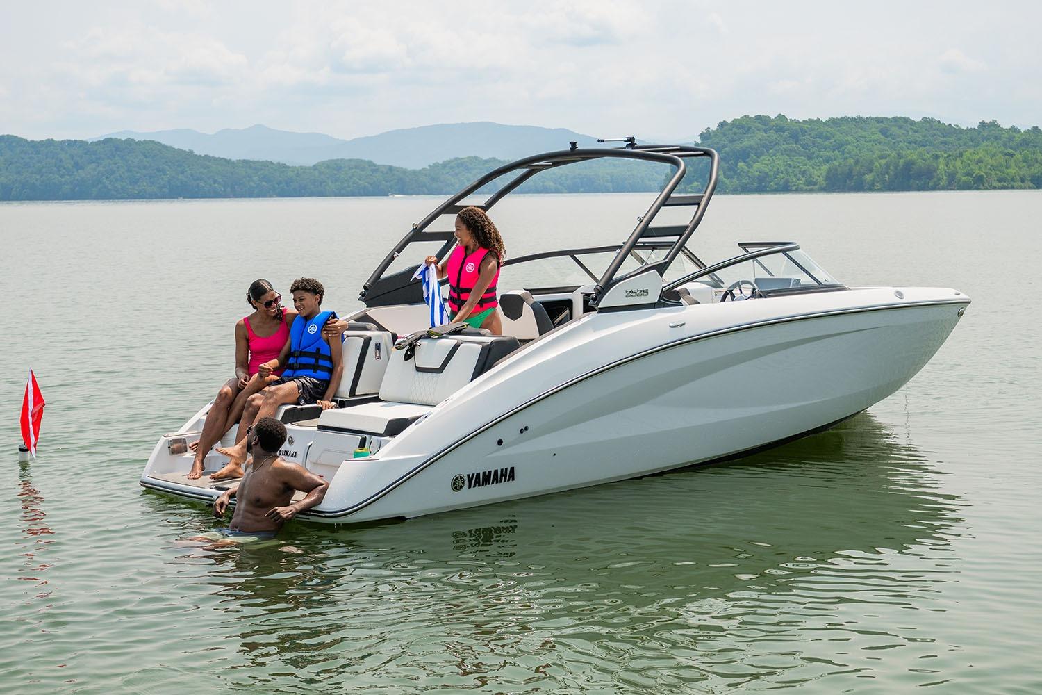 Manufacturer Provided Image: 2026 Yamaha Boats 252S on a lake with people enjoying leisure time.