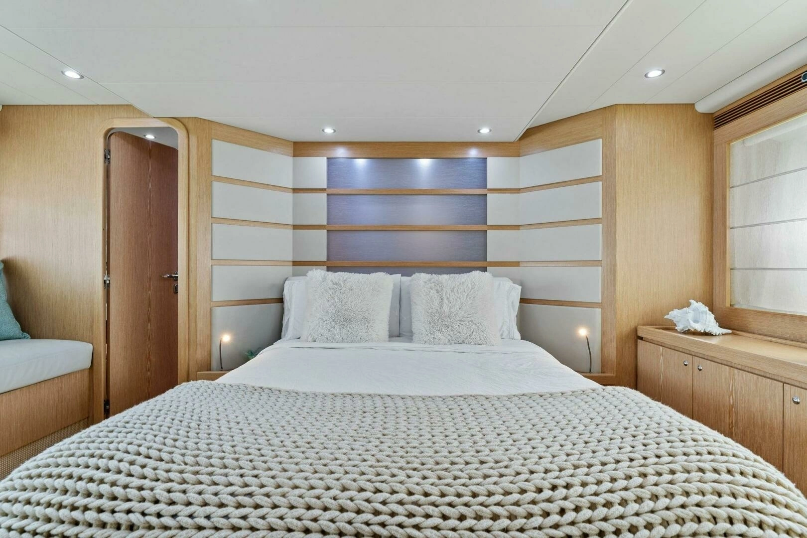 2013 Ferretti Yachts 620 - Image 22