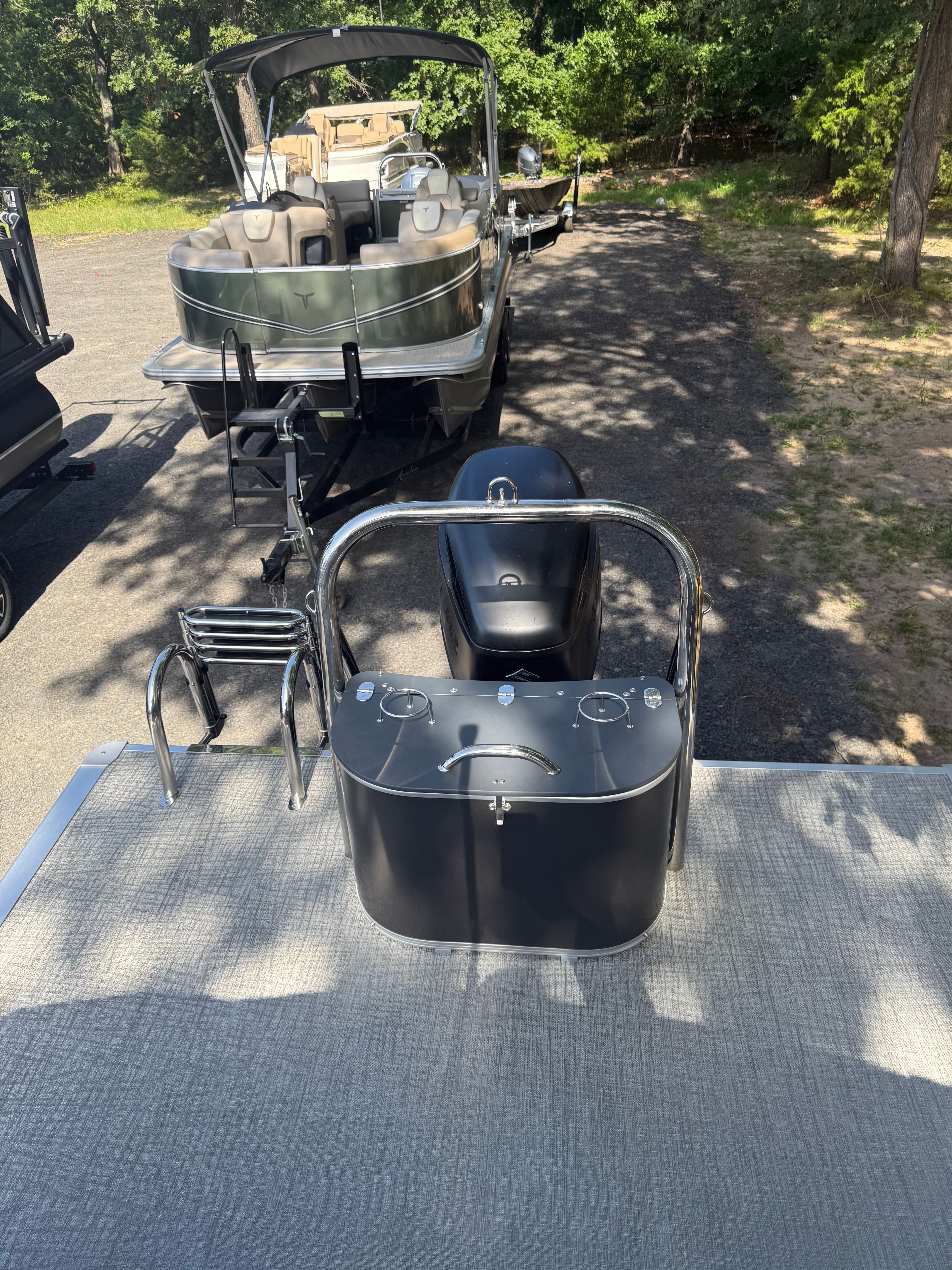 2025 Tahoe LTZ Quad Lounger 2585 pontoon boat on a trailer.
