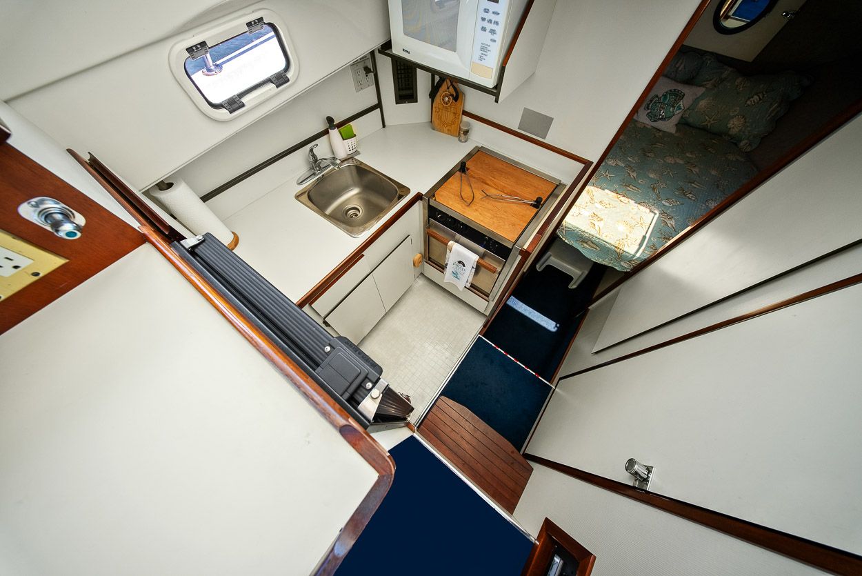 2001 Camano 31 Trawler - 9