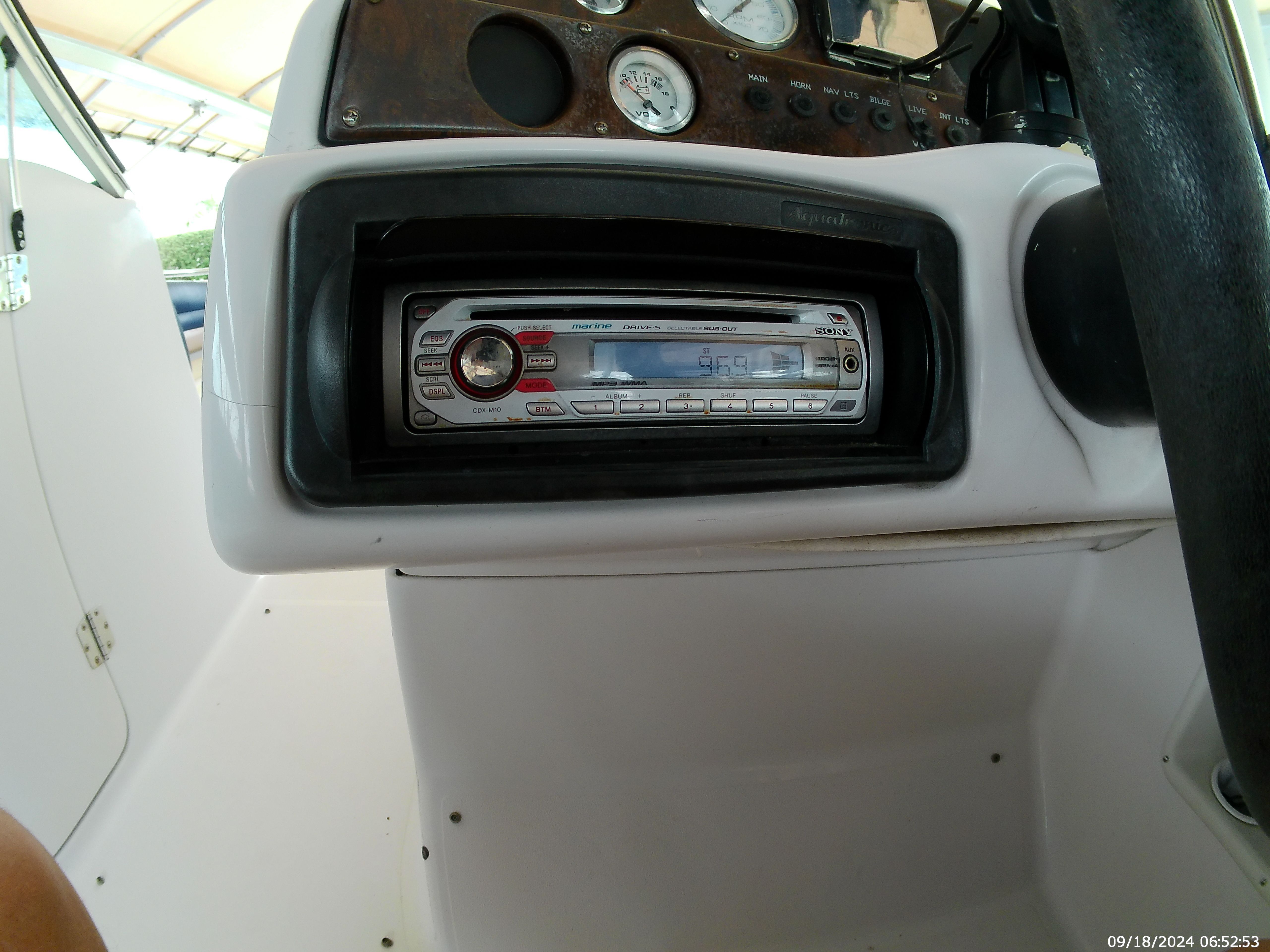 2000 Godfrey / Hurricane Sundeck 237 I/O - 48