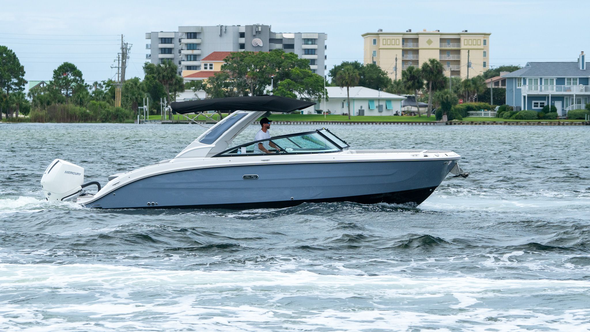 2026 Sea Ray SDX 270 Outboard