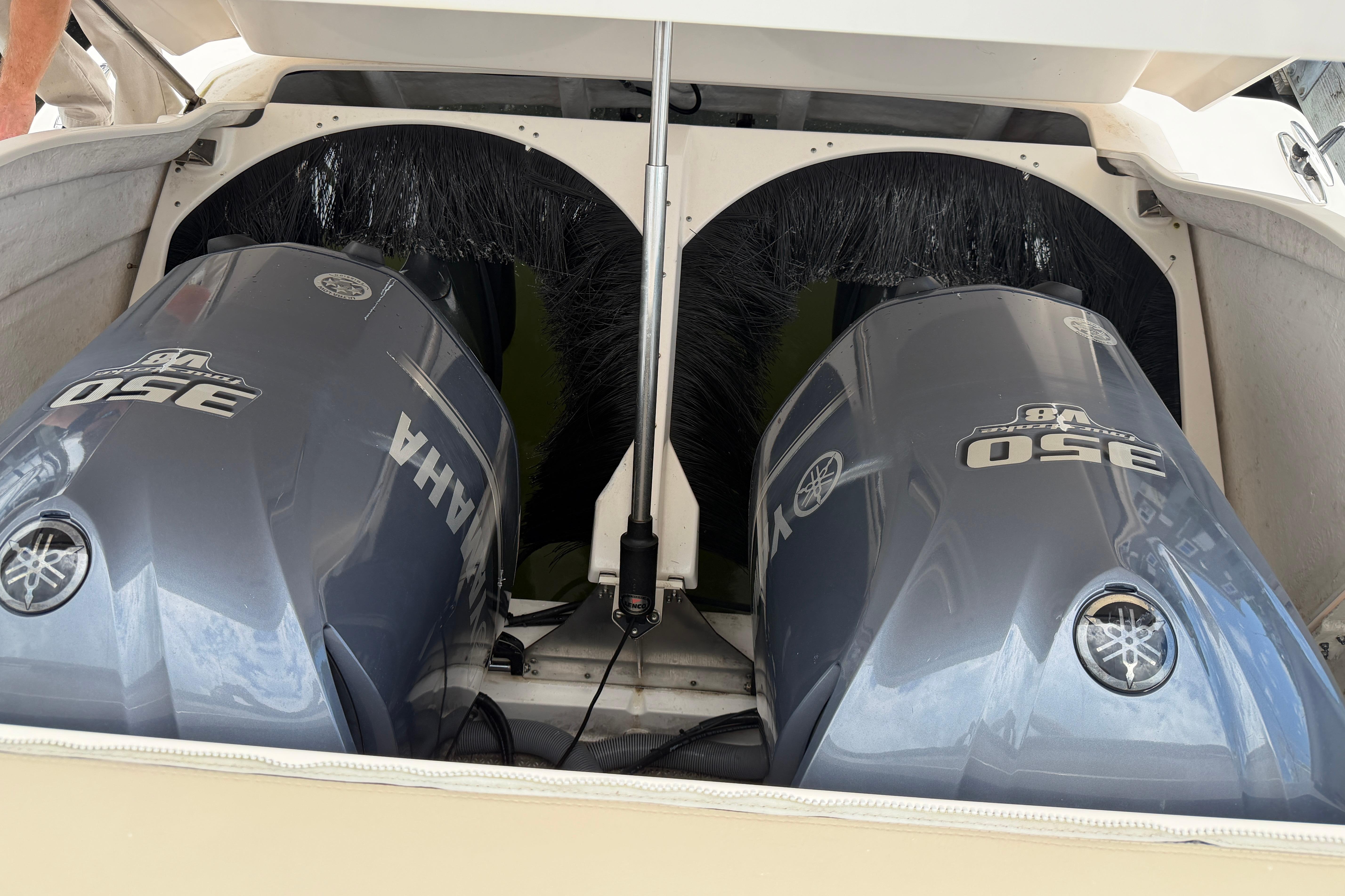 Twin Yamaha 350 engines on a 2016 Pursuit SC 365i Sport Coupe.