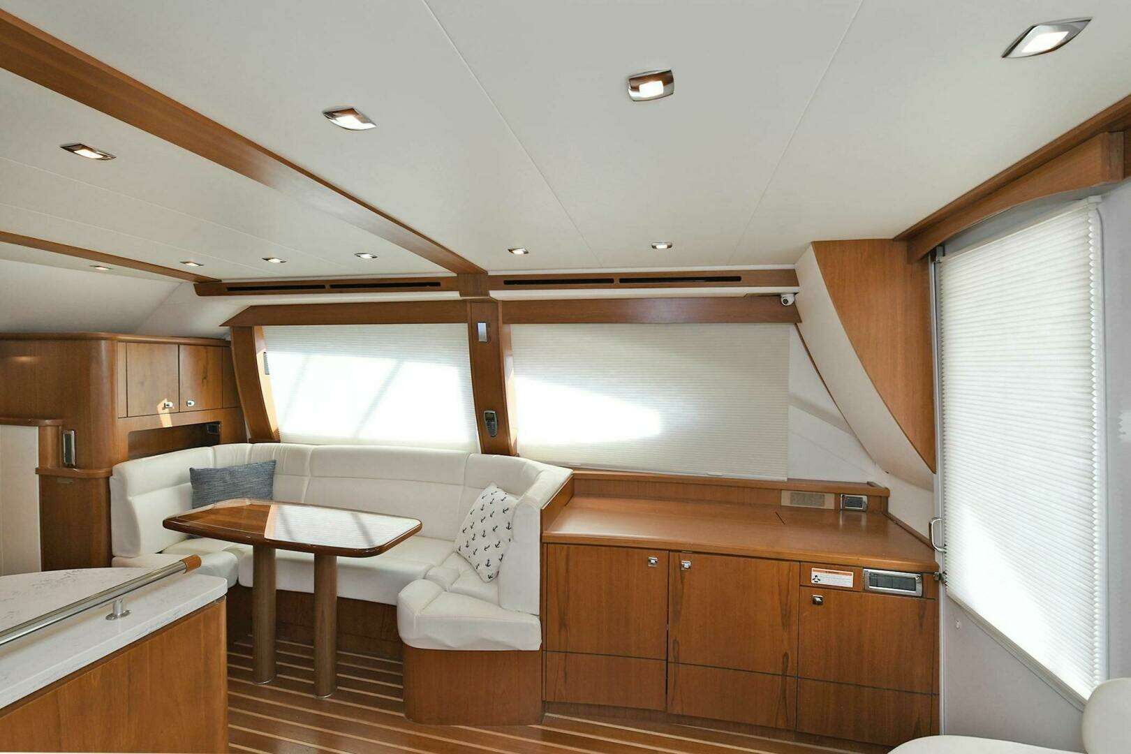 2015 Tiara Yachts 48 Convertible - Image 24