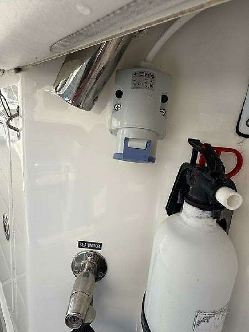 2014 Boston Whaler 350 Outrage - Image 57