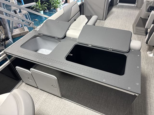 2026 Tahoe Sport 85 Rear Fish 23 - 6