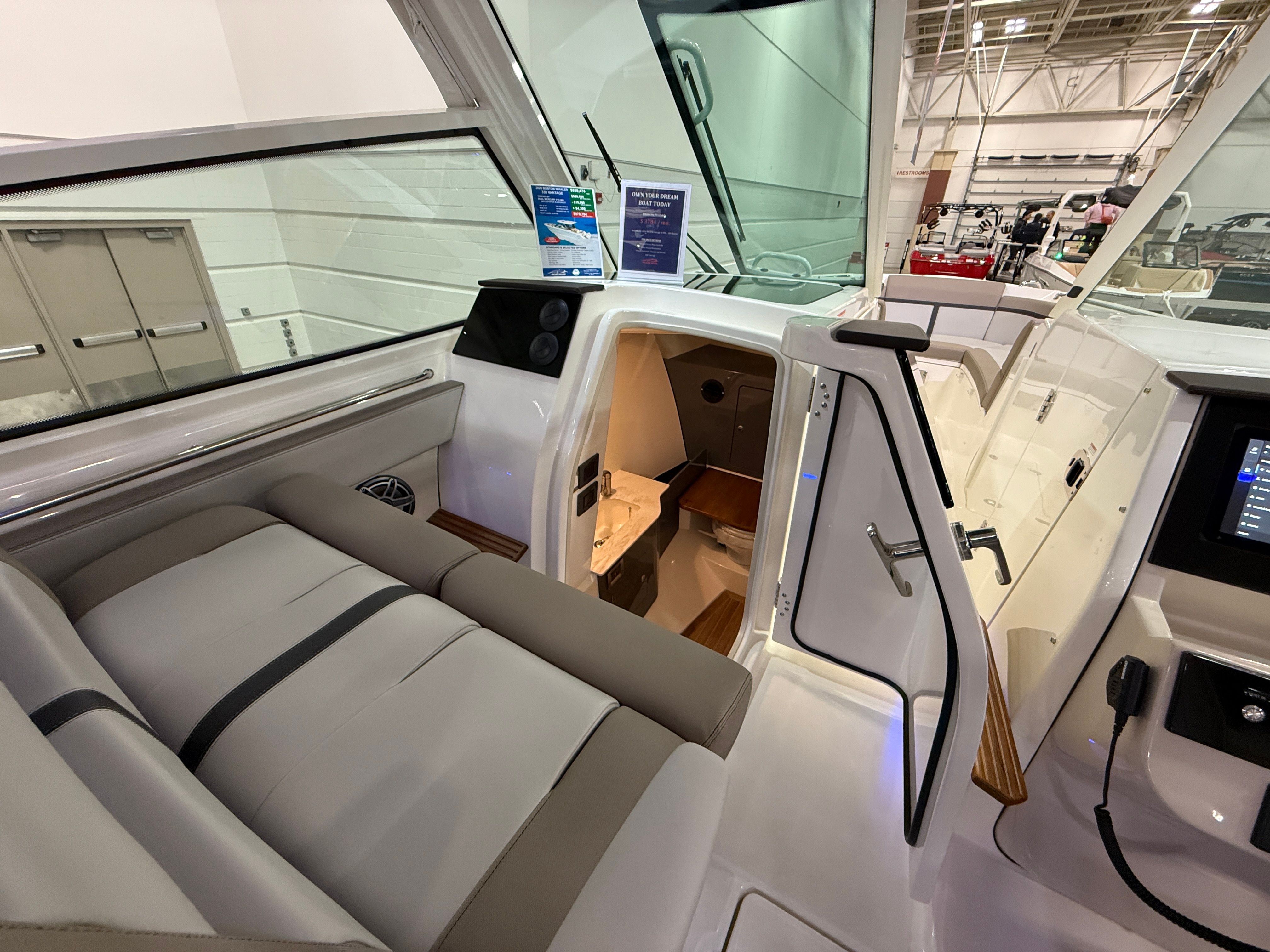 2026 Boston Whaler 330 Vantage - 23