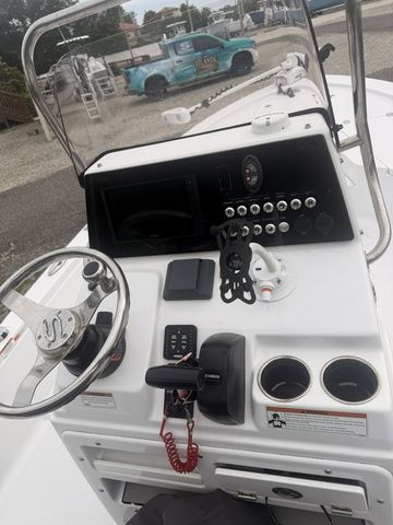2021 Sportsman Tournament 214 Bay Boat - 14