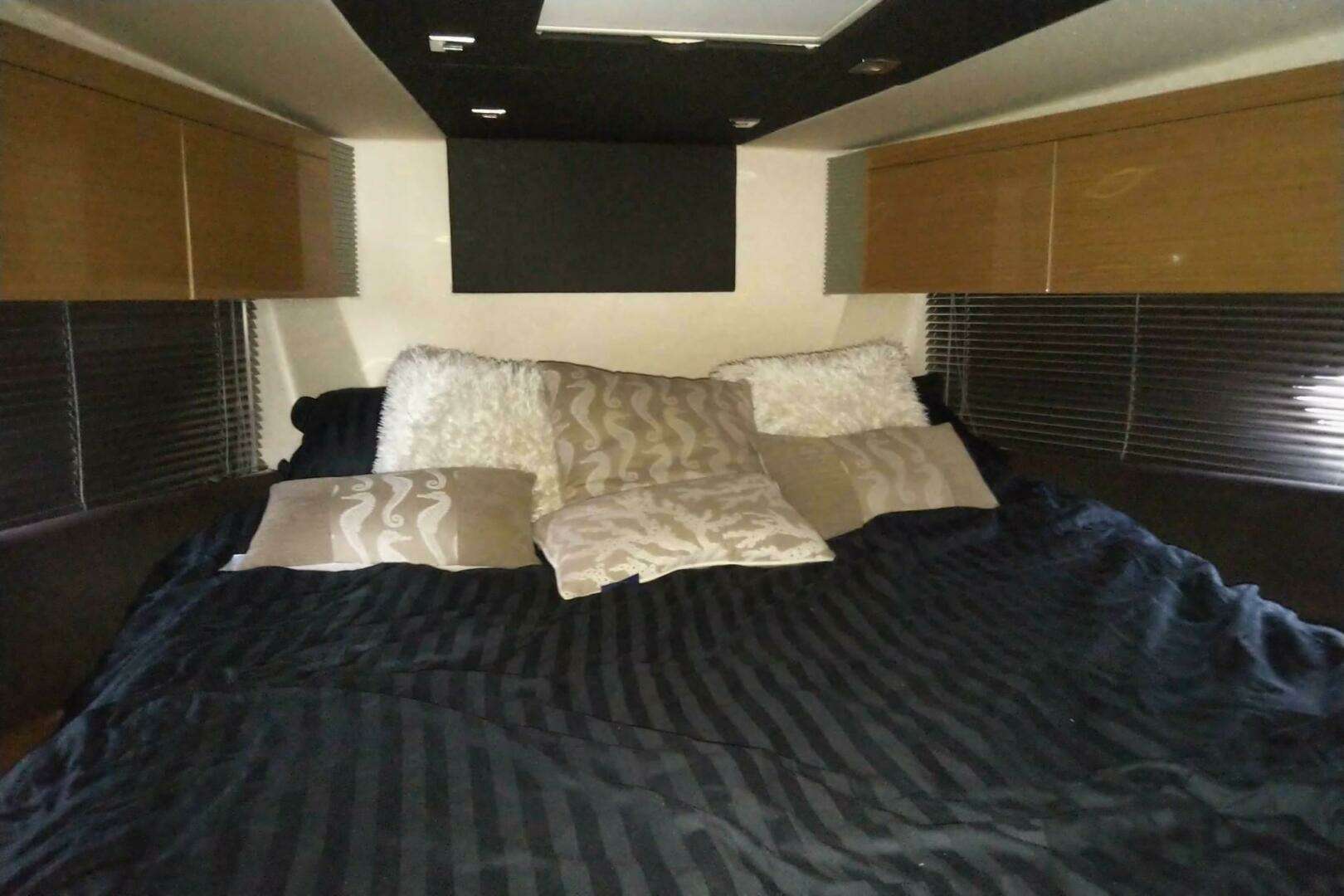 2010 Azimut Atlantis 54 - Image 25