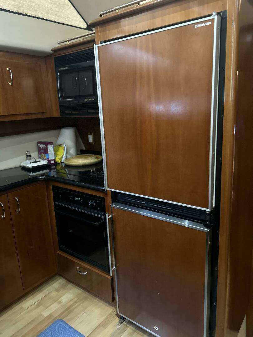 2003 Carver 466 Motor Yacht - Image 46