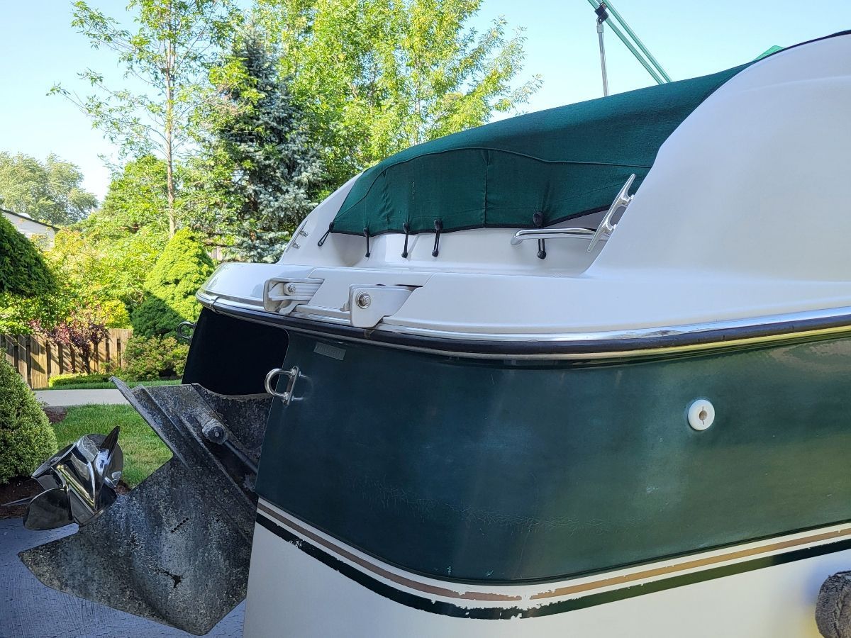 The image shows the stern of a 1996 Four Winns 245 Sundowner with a green cover.