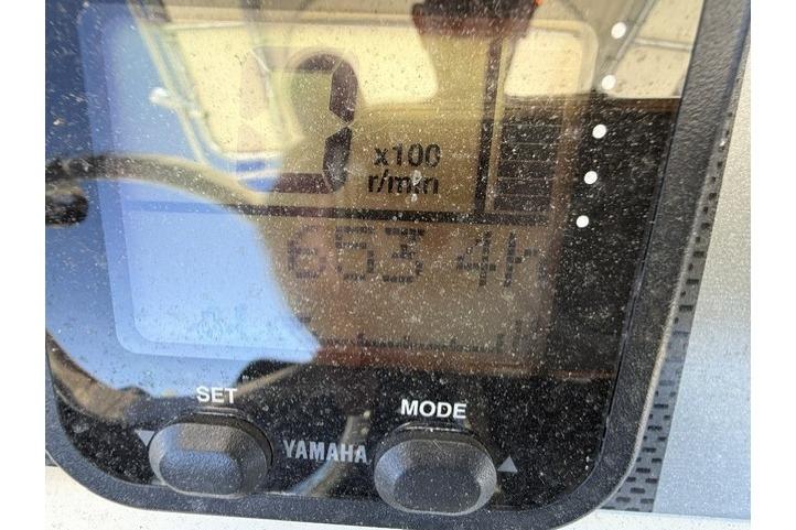 Yamaha boat tachometer displaying 0 RPM, model Sailfish 2660 CC, year 2006.