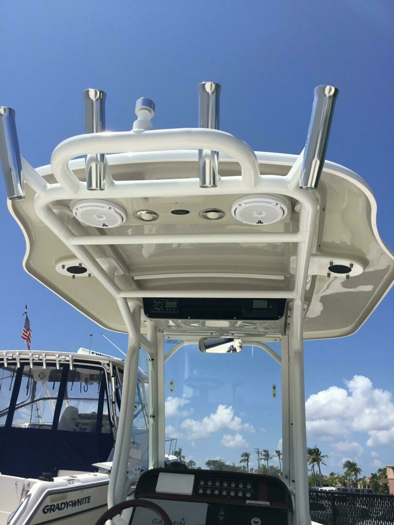 2016 Everglades 243CC - Image 11