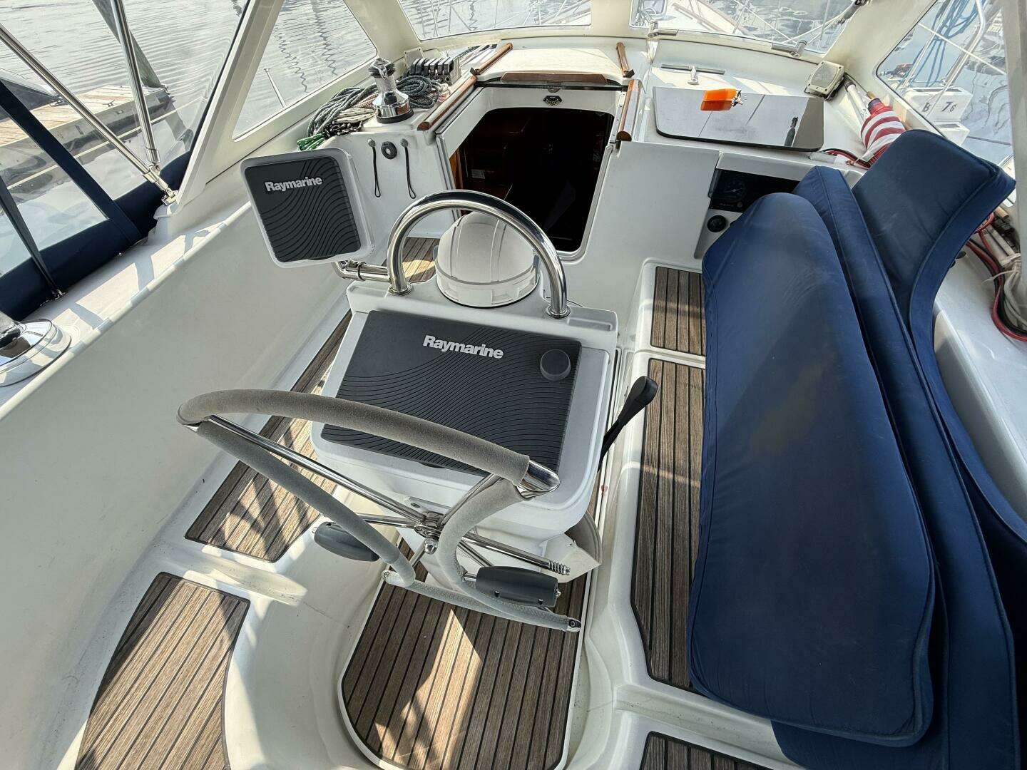 2003 Beneteau — - Image 21