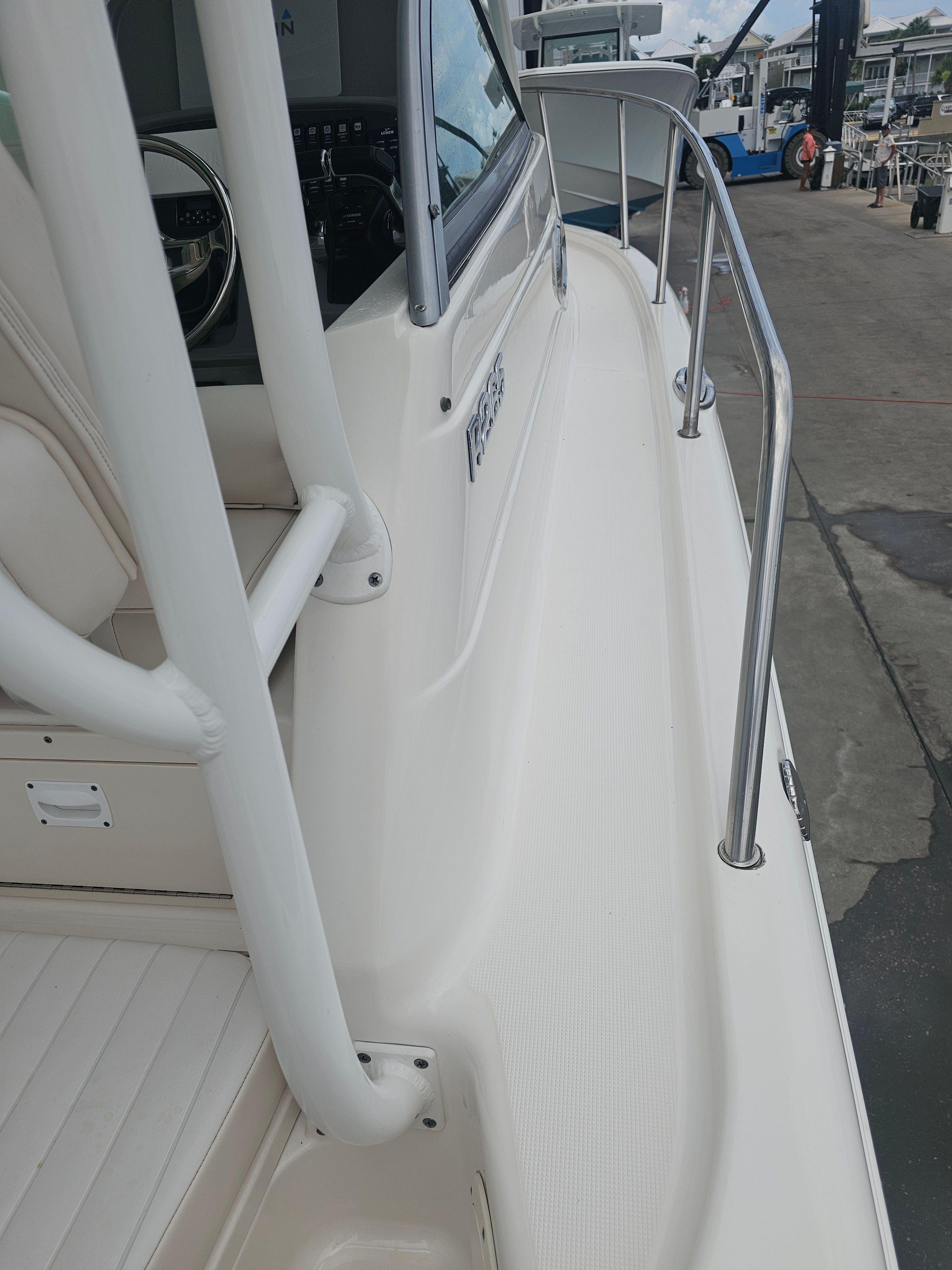 2017 Robalo R265 Walkaround - 20