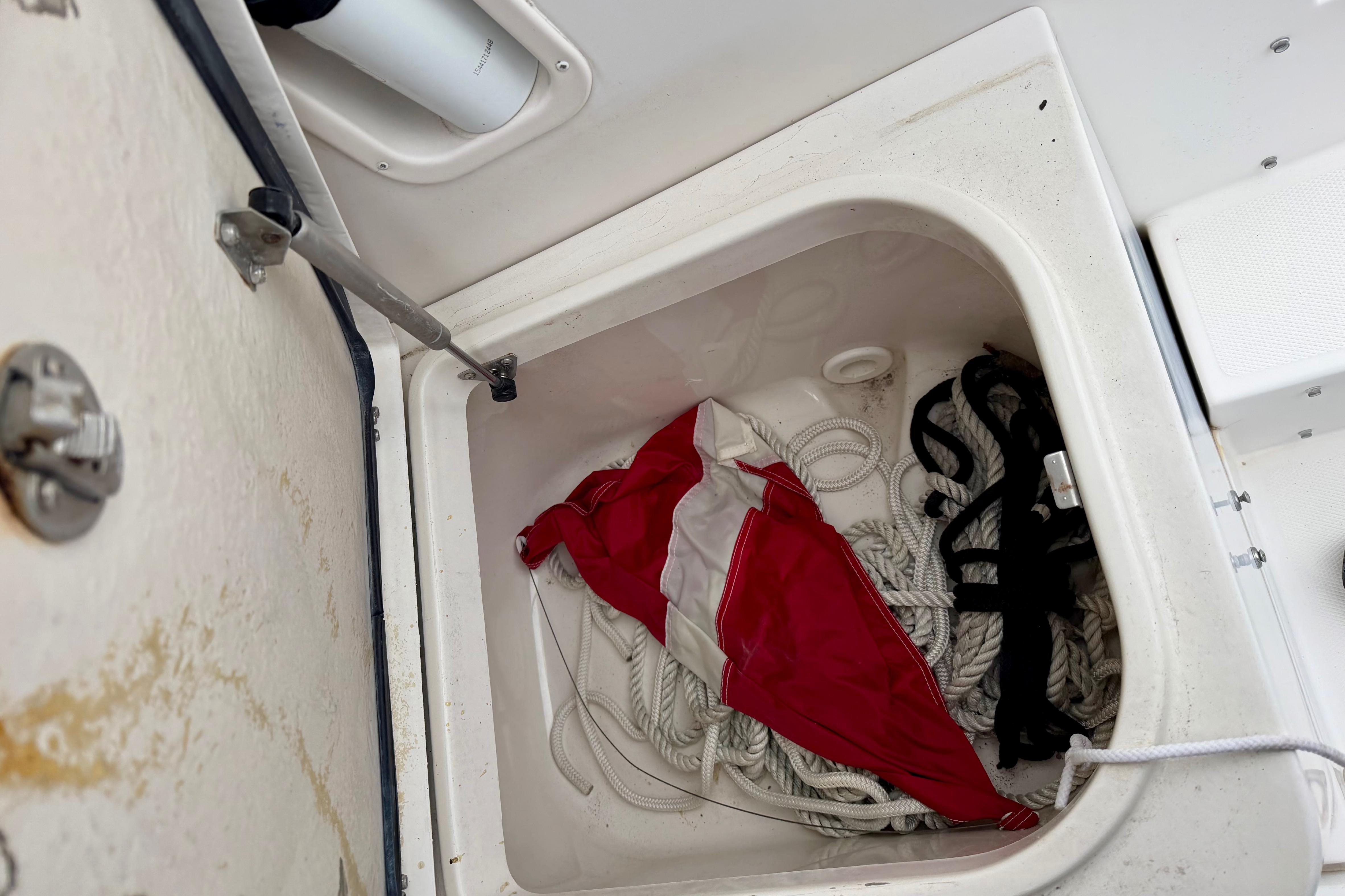 Storage compartment on 2006 Seaswirl Striper 2901 with ropes and red flag.