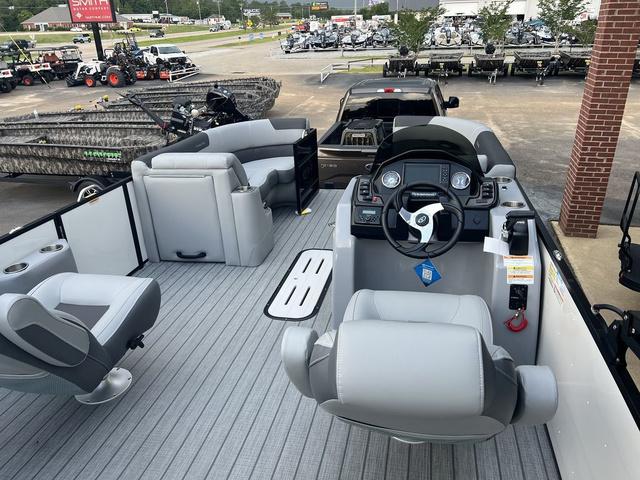 2025 Veranda VR22RC Deluxe Tri-Toon - 25