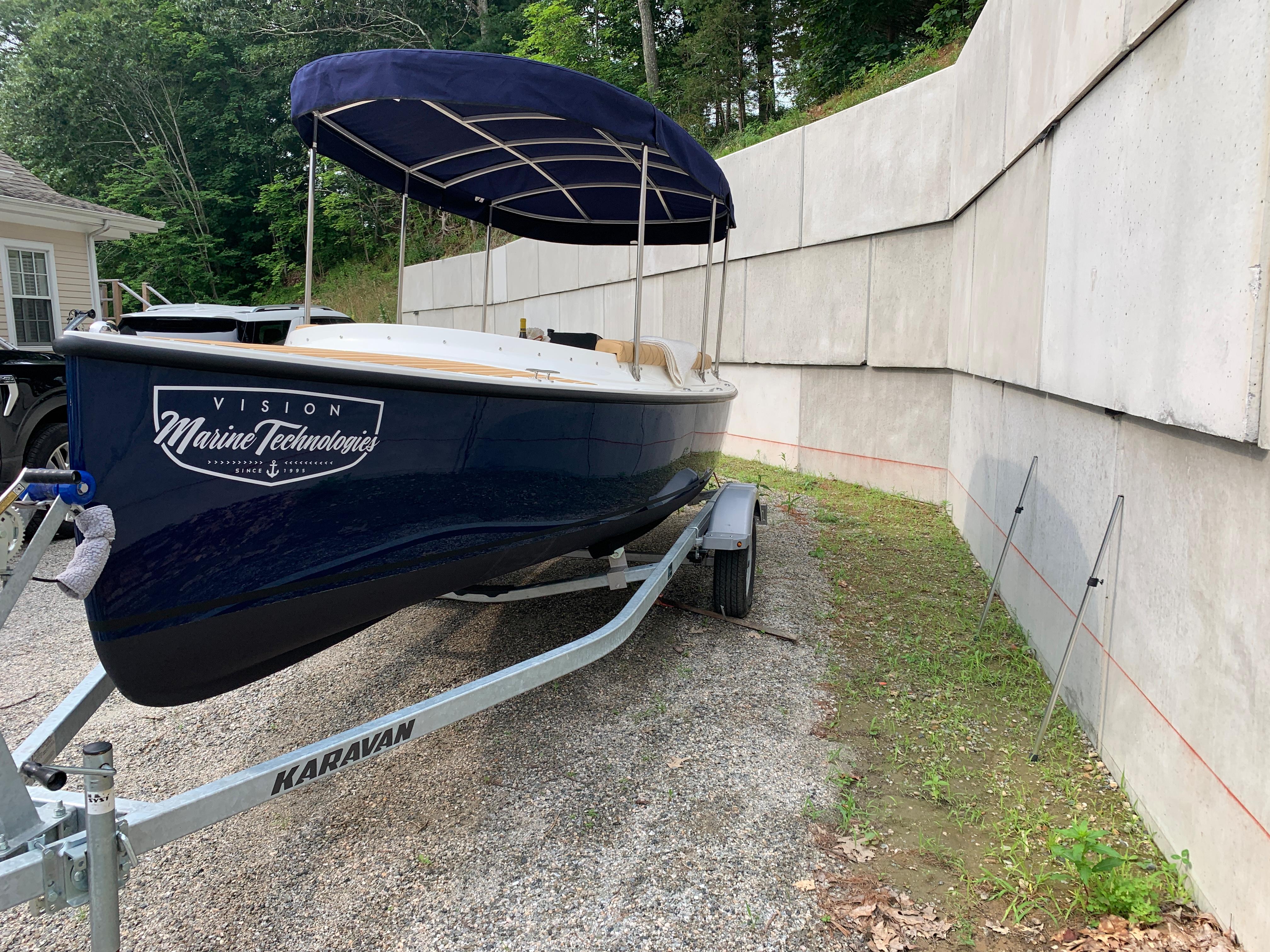 2023 Vision Marine Technologies Fantail 217