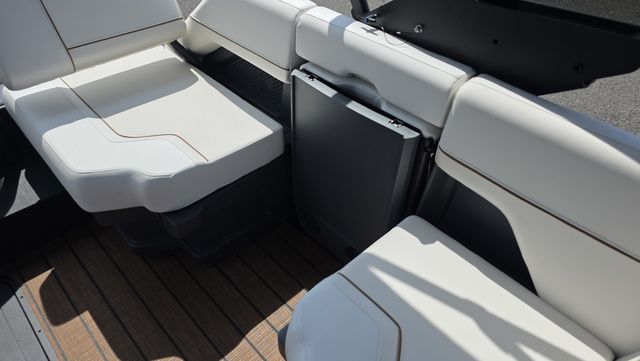 2025 Manitou 26' Explore 6' Max Deck With Dual 150hp Motors - 37